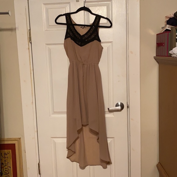 Beautiful flowing MIDI dress. Euro size 6. - Picture 2 of 10